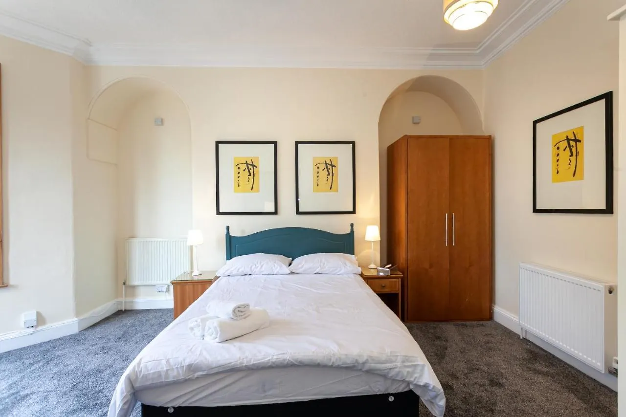 Townhouse No 12 Hotel Huddersfield 3*,